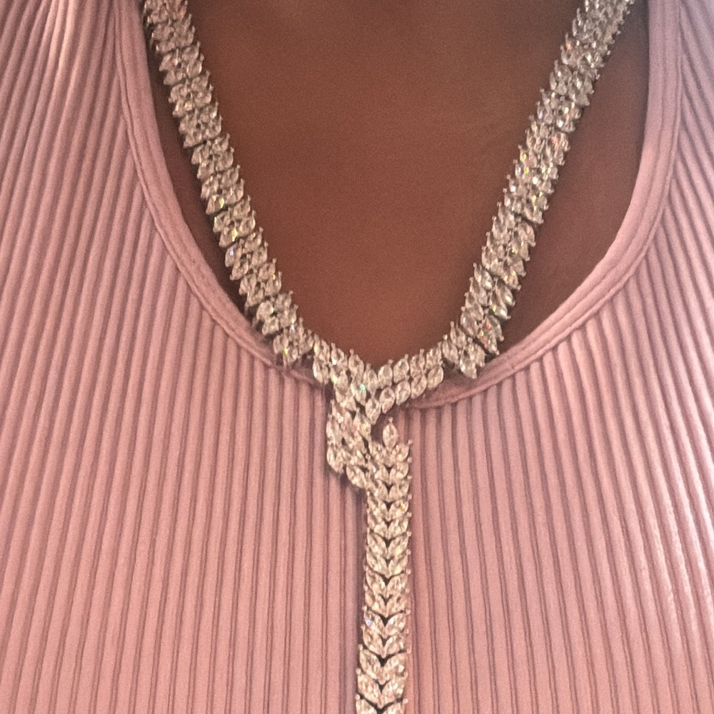 Exquisite Silver Necklace - Picture 8 of 17